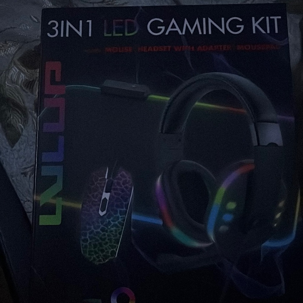Gaming headphones and mouse